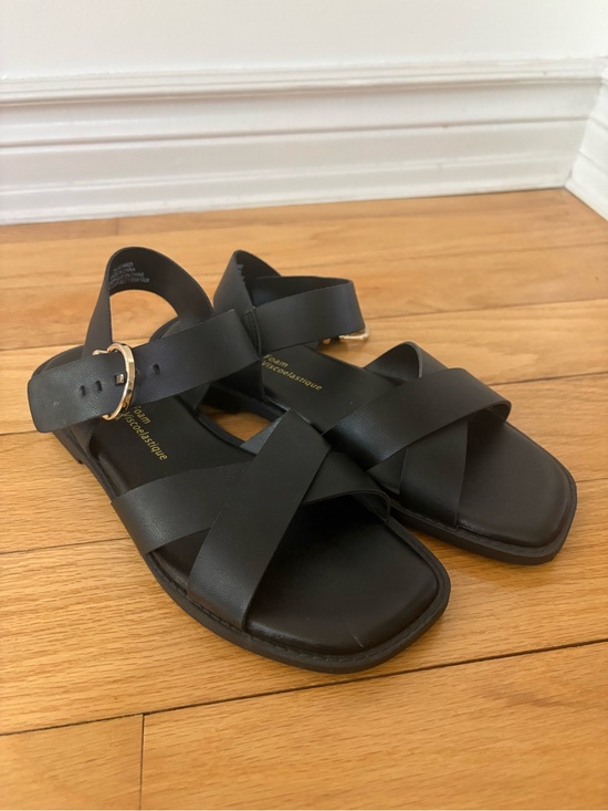 Time and Tru Shoes - Time and Tru Black Crisscross Strap Sandals with Gold Buckle Accent